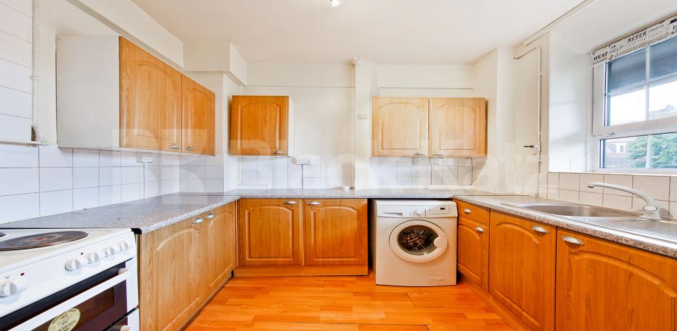 			LET , 2 Bedroom, 1 bath, 1 reception Apartment			 Peckham Road , Camberwell/Peckham